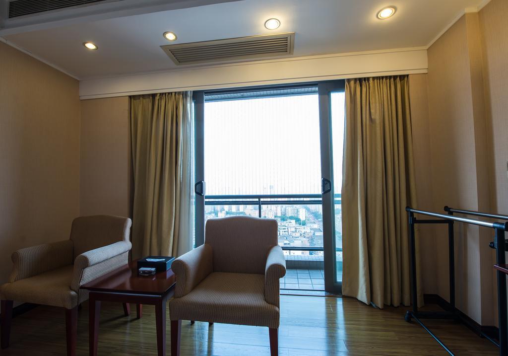 Yinfeng Hotel Guangzhou North Station Branch, Huacheng Road Subway Station Branch Exterior foto